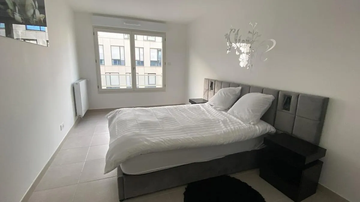Linaland - Charming Apartment Near Paris Chatenay-Malabry 0*,  France